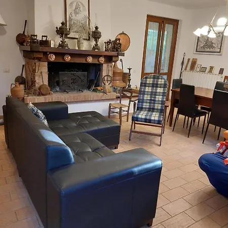 La Casa Dei Sogni!! Con Ampio Giardino E Bosco Integrato, Il Posto Ideale Per Una Vacanza All'aria Aperta. Holiday home *