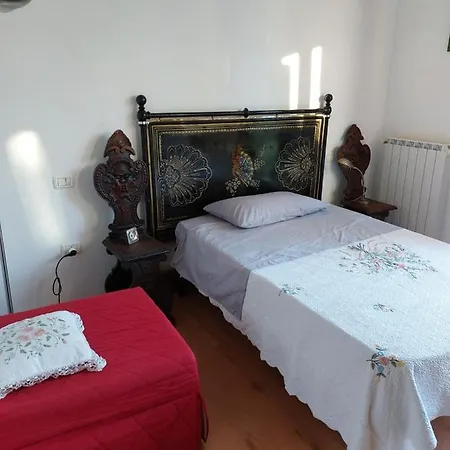 La Casa Dei Sogni!! Con Ampio Giardino E Bosco Integrato, Il Posto Ideale Per Una Vacanza All'aria Aperta. Casa vacanze *