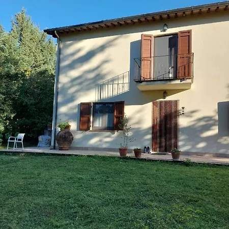 La Casa Dei Sogni!! Con Ampio Giardino E Bosco Integrato, Il Posto Ideale Per Una Vacanza All'aria Aperta. Holiday home *