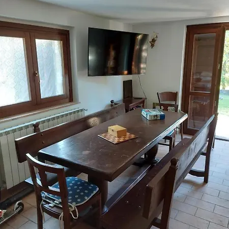 La Casa Dei Sogni!! Con Ampio Giardino E Bosco Integrato, Il Posto Ideale Per Una Vacanza All'aria Aperta. Holiday home *