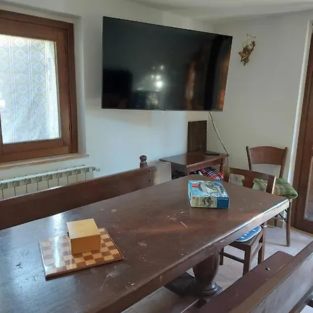 La Casa Dei Sogni!! Con Ampio Giardino E Bosco Integrato, Il Posto Ideale Per Una Vacanza All'aria Aperta. Holiday home